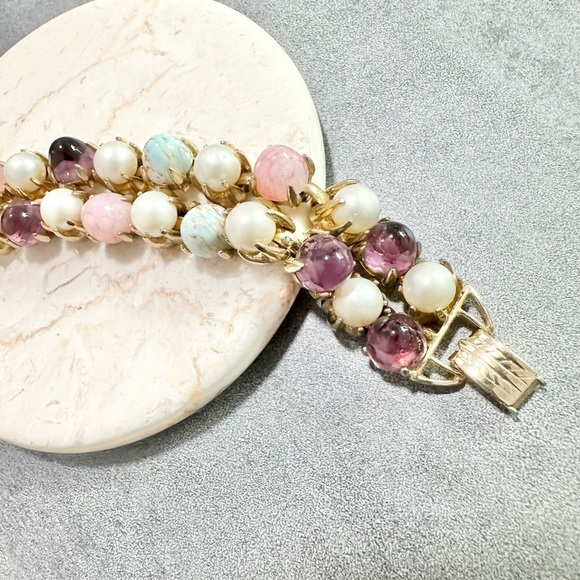 Vintage Unsigned? Ciner Multi-Color Pastel Glass And Pearl Cabochon  Bracelet - Picture 3 of 5